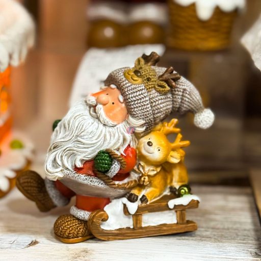 Prémium Mikulás figura szánkón. 8*4,5*8  cm, poly