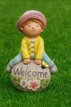 XL Kerti gyerek figura welcome felirattal , kövön ülő 42 cm