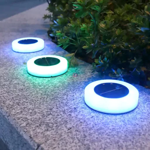 Napelemes kerti lámpa leszúrható színváltó, RGB 10,5 cm "UFO"