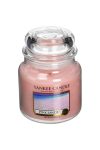 Yankee Candle® Gyertya közepes üvegben Pink Sands 14x10cm