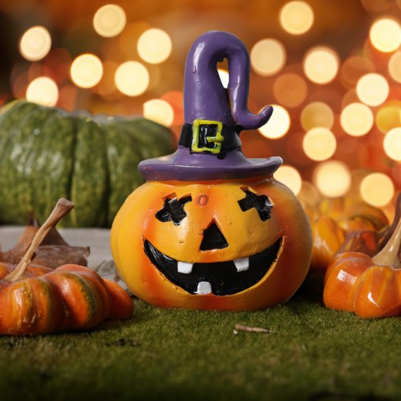 Halloweeni dekor tök boszi kalapban 10,2 cm