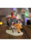 Karácsonyi falu makett figura székben ülő lány