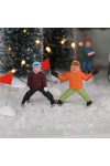 Karácsonyi falu makett figura hóekéző gyerekek