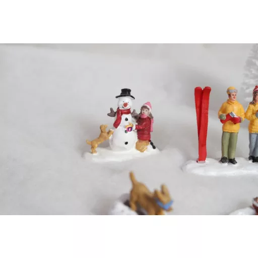 XL Luxury 7 db-os Karácsonyi falu figura szett "Snow fun"