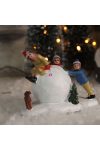 Karácsonyi falu makett figura hólabdát gurító gyerekek