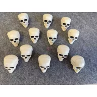 Halloween Koponya Dekor Szett – 12 db 4,5 cm-es koponyák