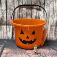   Halloweeni cukorkagyűjtő vödör foszforeszkáló 2 féle - 20 x 16 cm