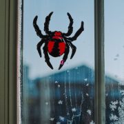 Halloween ablakdekor pók Halloweeni kellék 15x13,5cm