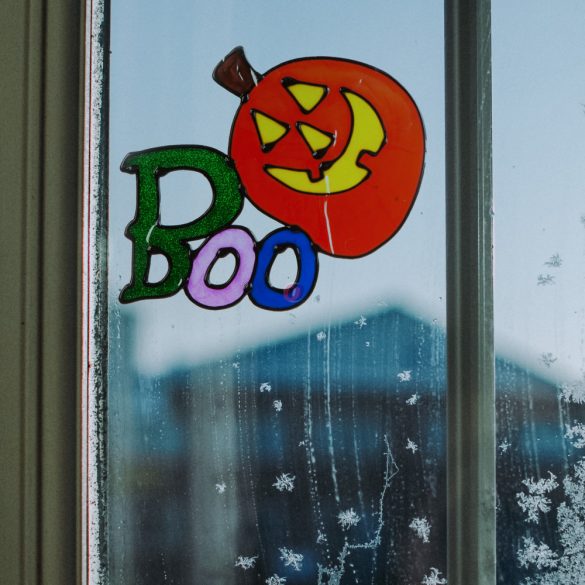 Halloween ablakdekor Színes Boo Tök Halloweeni kellék 16x13,5 cm