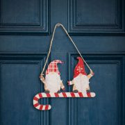   Karácsonyi Ajtódísz Manók cukorbottal, fa piros, fehér 15 cm