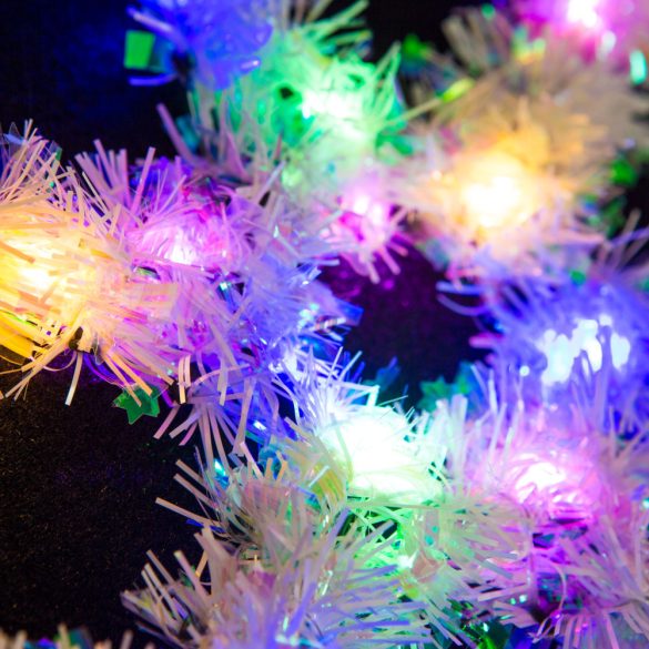 Világító ablakdísz jégkristály, 32 cm irizáló, színes, elemes