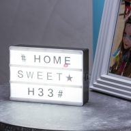   Világító fénydoboz – 82 darabos betűkészlettel, LED háttérvilágítással  15 x 10.7 x 4.1 cm