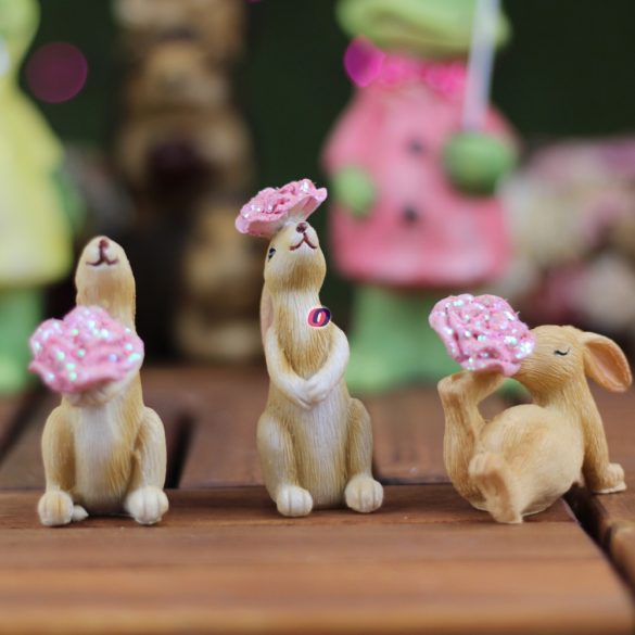 Nyuszi figura rózsával 8,5cm 3 féle vegyes kivitel