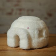   Iglu ház, havas ház - kicsi - Karácsonyi falu kiegészítő fehér 12,6 cm