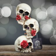 XL Tripla Koponyás halloweeni szobor rózsával 29 cm XL Tripla Koponyás halloweeni szobor rózsával 29 cm