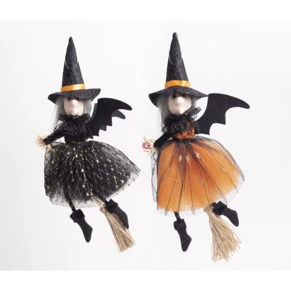 Halloweeni boszorkány figura repülő, seprűvel 23 cm, textil