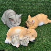   Prémium élethű kerti kutya-cica figura, fekvő, 3 féle 18 cm