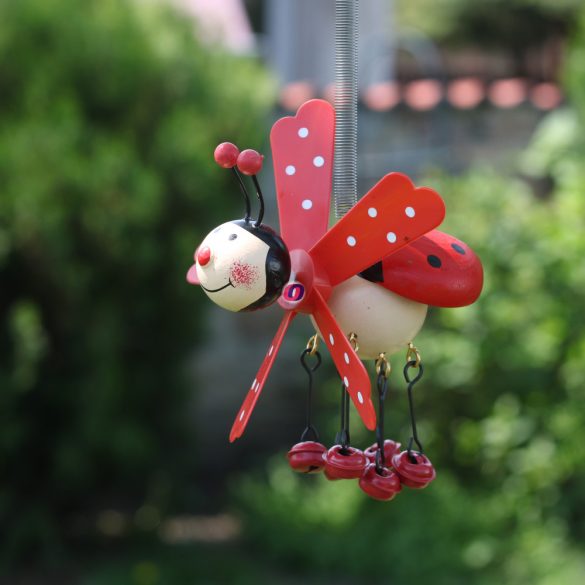 Akasztható katica szélforgóval kerti figura 12 cm 4 féle