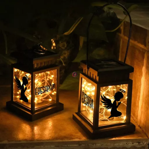 Napelemes lámpás angyallal, egyedi névvel 12,5 cm, fekete emlékőrző