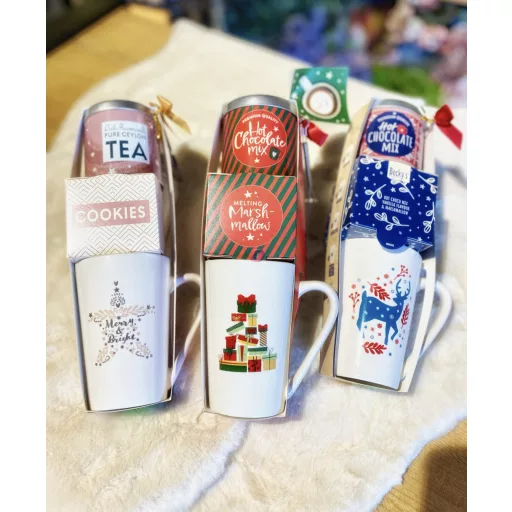 Prémium karácsonyi ajándék Bögre édességekkel, itallal