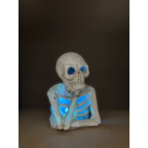 LED Csontváz Dísz – Polyresin, Világító színváltó, 12,5 cm
