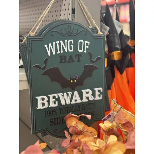 Halloween Fém Feliratok – 2 féle (Broom Parking és Wing of Bat)