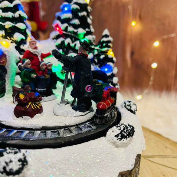 Karácsonyi dioráma havas LED világtással, mozgó effektekkel vonattal 2 féle - ACK100240