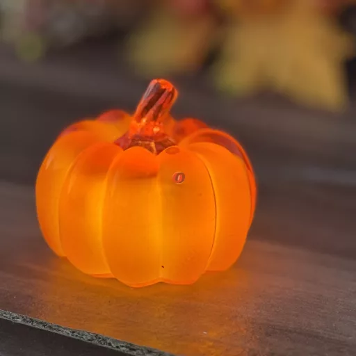 Világító Akril Tök Dekoráció – Melegfehér LED-del, 8x8,5 cm, 4 féle választható színben