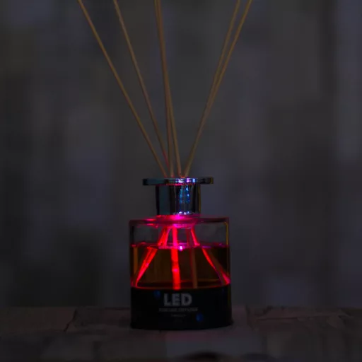 Aroma diffúzor LED világítással 80ml 4 illat