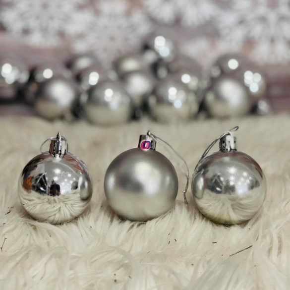 Gömbdísz , dobozban műanyag 5cm ezüst 3 féle 18 db-os Karácsonyfa gömb