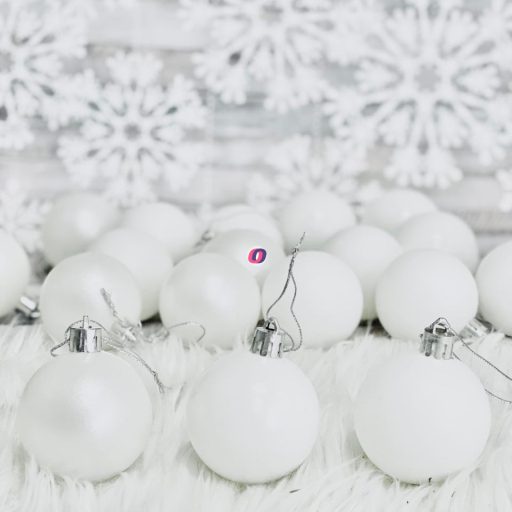 Gömb műanyag 5cm fehér 3 féle 18db-os kiszerelés