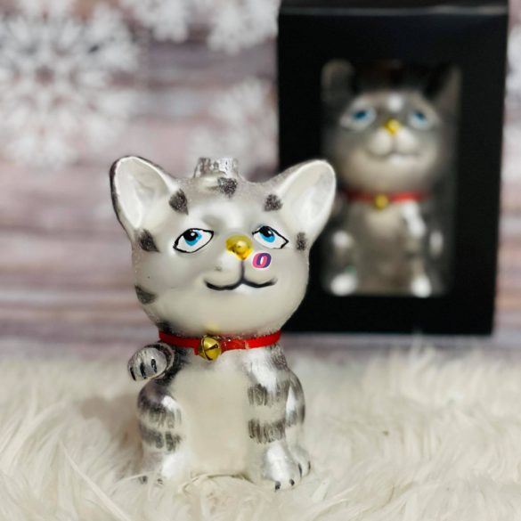 Cica glitteres dísz, akasztós üveg 7x7,5x12,2cm ezüst, piros Figurás karácsonyfadísz