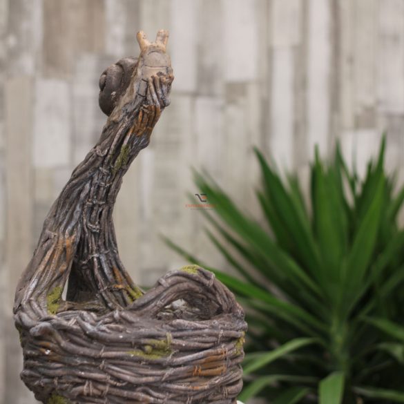 Kerti figura Csiga faágon kaspóval poly 29x28x48cm zöld