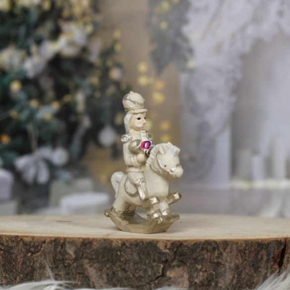 Diótörő lovon poly 6.5x3x9.5cm krém, arany 2 féle karácsonyi figura