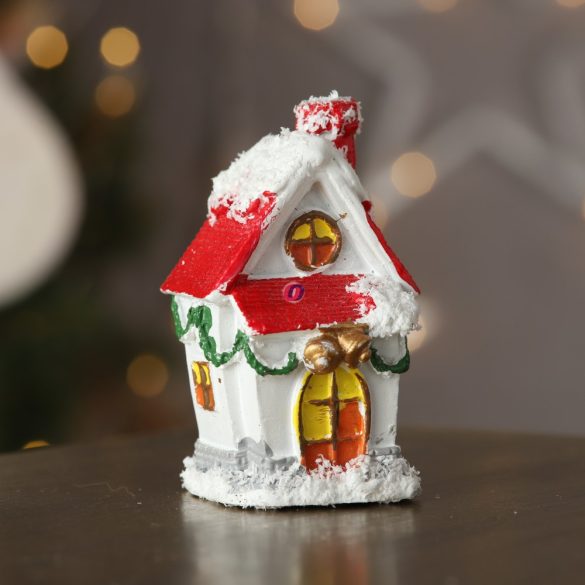 Házikó poly 3,6x3,3x6,8cm színes karácsonyi figura