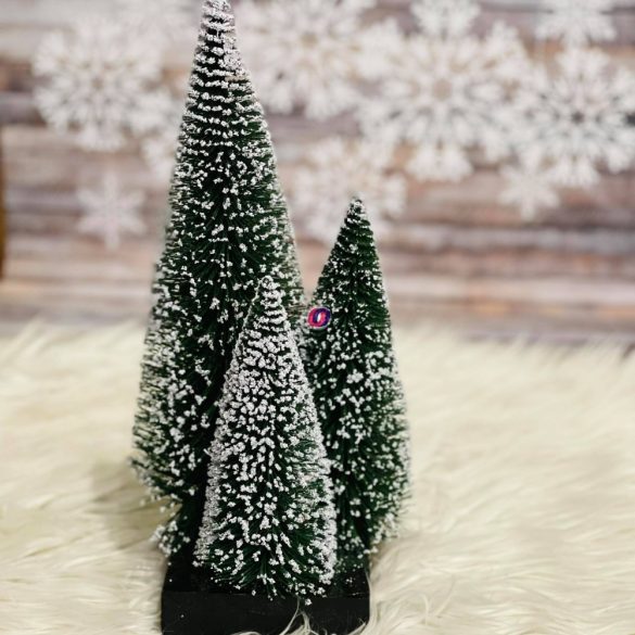Fenyő 3db-os szögletes fa talpon műanyag 30,20,15cm sötétzöld karácsonyi falu kellék