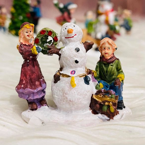 Téli mini falu kiegészítő hóemberépítő gyerekek poly 6, 2x3, 9x4, 7 cm színes