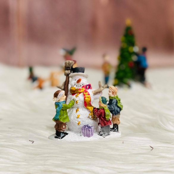 Téli mini falu kiegészítő hóemberépítő gyerekek poly 7x4, 7x7, 7 cm színes
