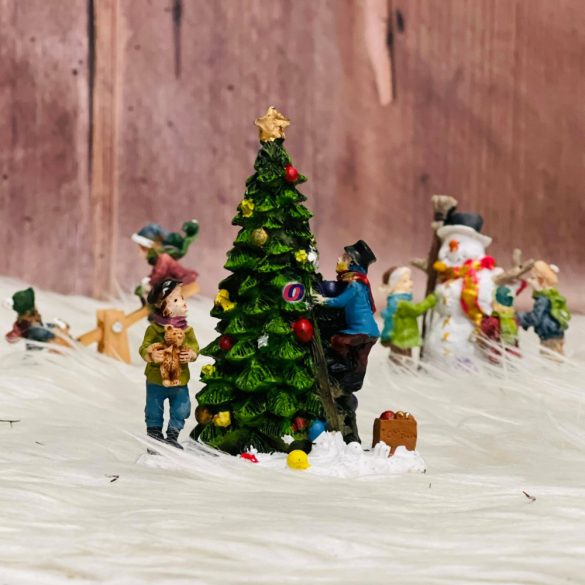 Téli mini falu kiegészítő karácsonyfa díszítés poly 7, 7x6x9, 7 cm színes