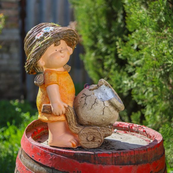 Nagyméretű Kerti figura kislány sapkában, talicskával 37 cm