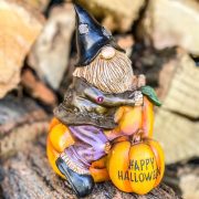 Halloween Manó ülő poly 12,5x12,5x18,5 cm színes