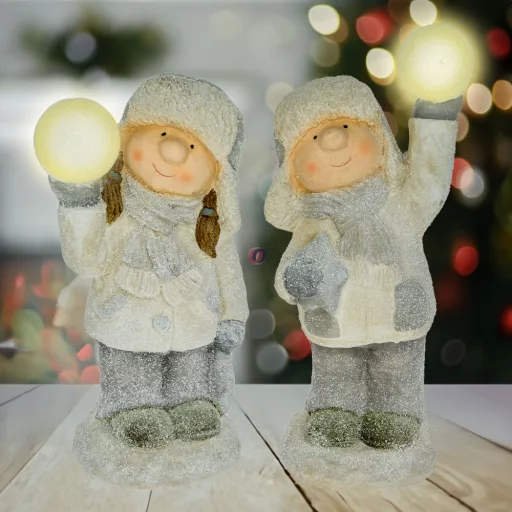Nagyméretű karácsonyi figura hógolyózó gyerekek fiú, lány LED-es 2 féle 49 cm