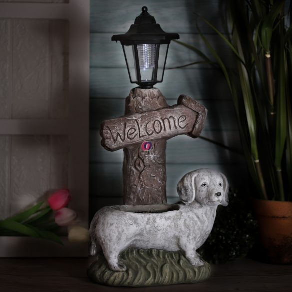 Napelemes Kaspó kutyával, "Welcome" táblával kerámia 49cm szürke