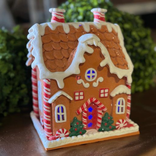 Mézeskalács házikó figurákkal, LED-es, kerámia, 15,9x14x20,6 cm, barna, fehér