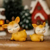 2 db-os Cuki őzike figura ülő, fekvő 5 cm 2db/csomag