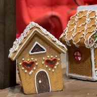 Karácsonyi mézeskalács ház 7,7x4,5x6,8 cm Karácsonyi mézeskalács ház 7,7x4,5x6,8 cm