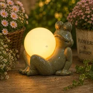 Béka fekvő LED-es gömbbel 13,5x10x11,5 cm