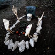   XL Halloweeni kerti leszúrható csontváz koponya kéz, láb 5 db-os szett