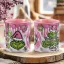 Grincs mintás karácsonyi bögre 3D pufi hatású "Pink Grinch fuel" rózsaszín