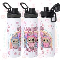 Személyre szabható "LABUBU Friends" fém kulacs egyedi névvel 850 ml   Személyre szabható "LABUBU Friends" fém kulacs egyedi névvel 850 ml